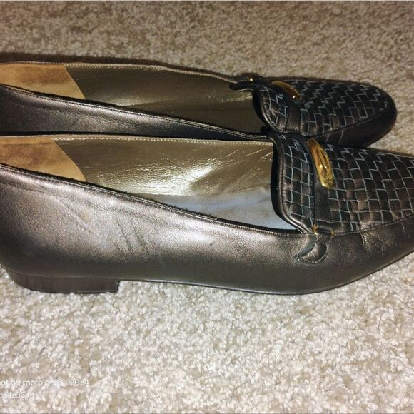 Elegant Brown Rangoni FirenzeTextured Loafers with Gold Accent - Picture 3 of 9